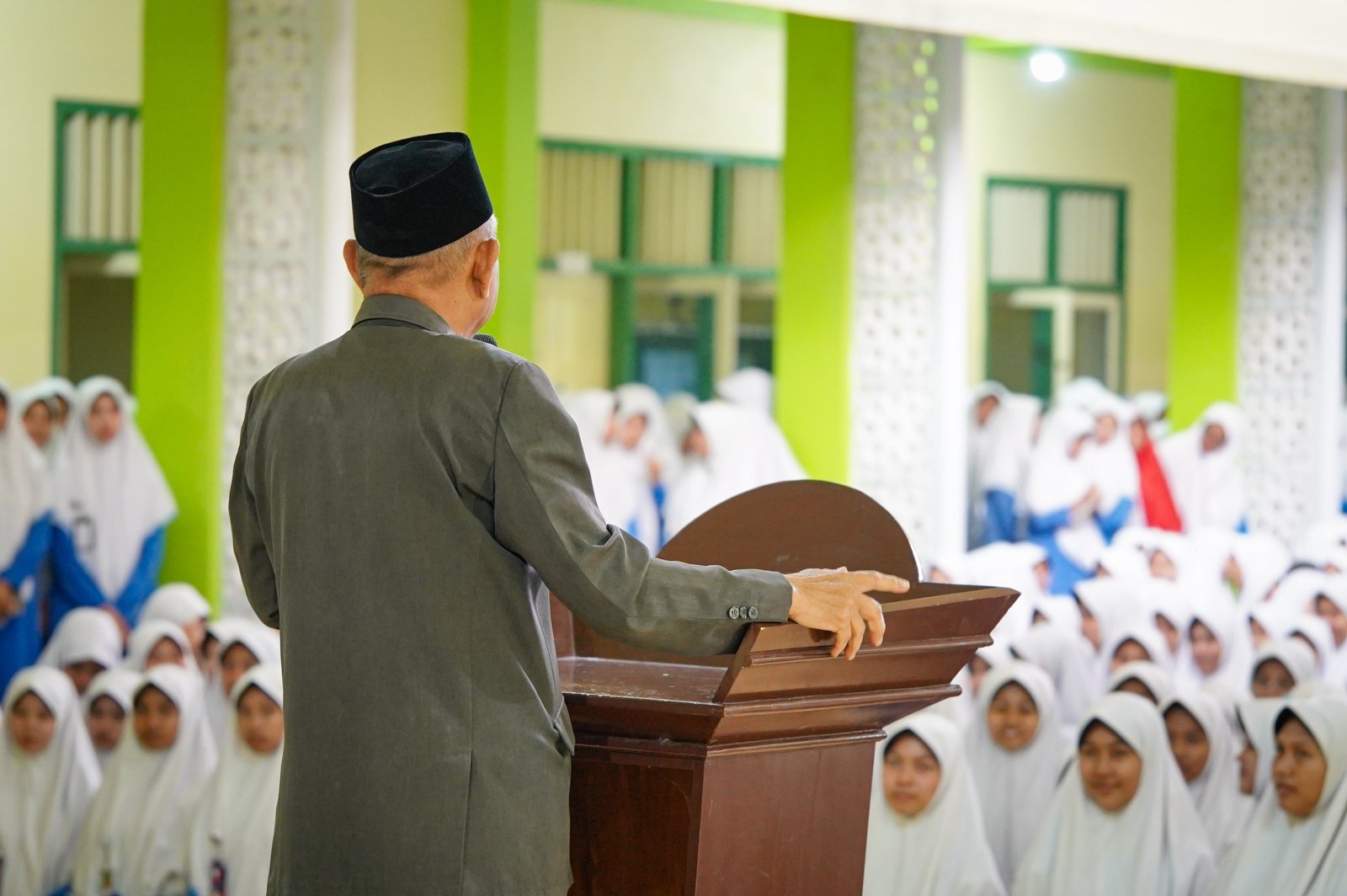 Pengasuh Tahfidh, KH. Moh Khoiri Husni